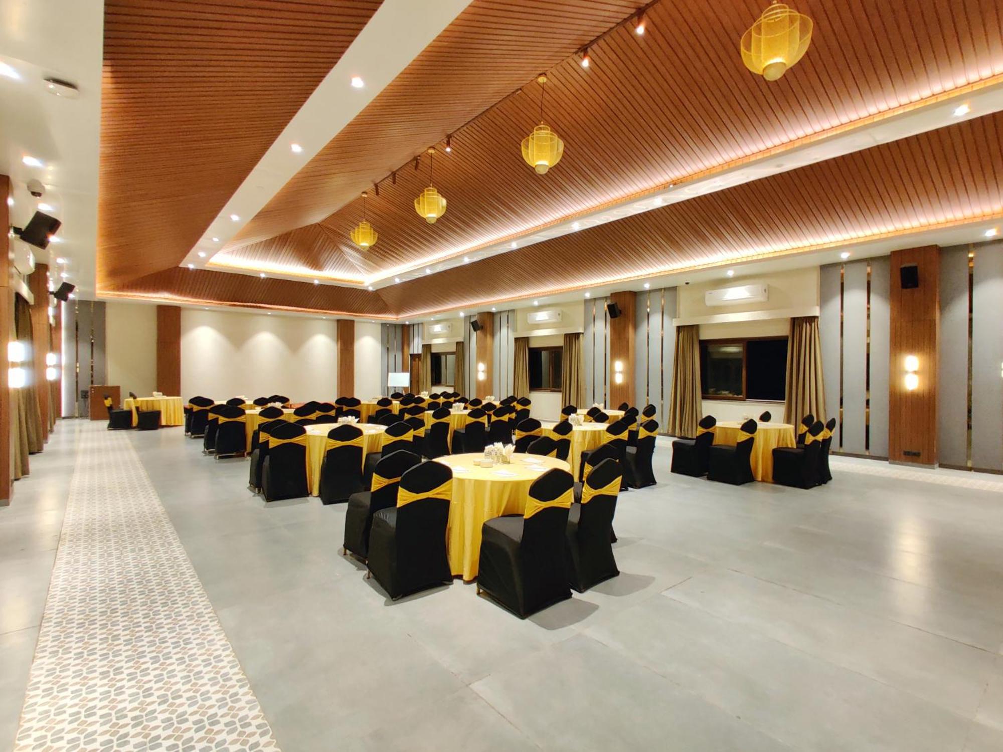 Mastiff Grand La Villae Lonavala Exterior photo